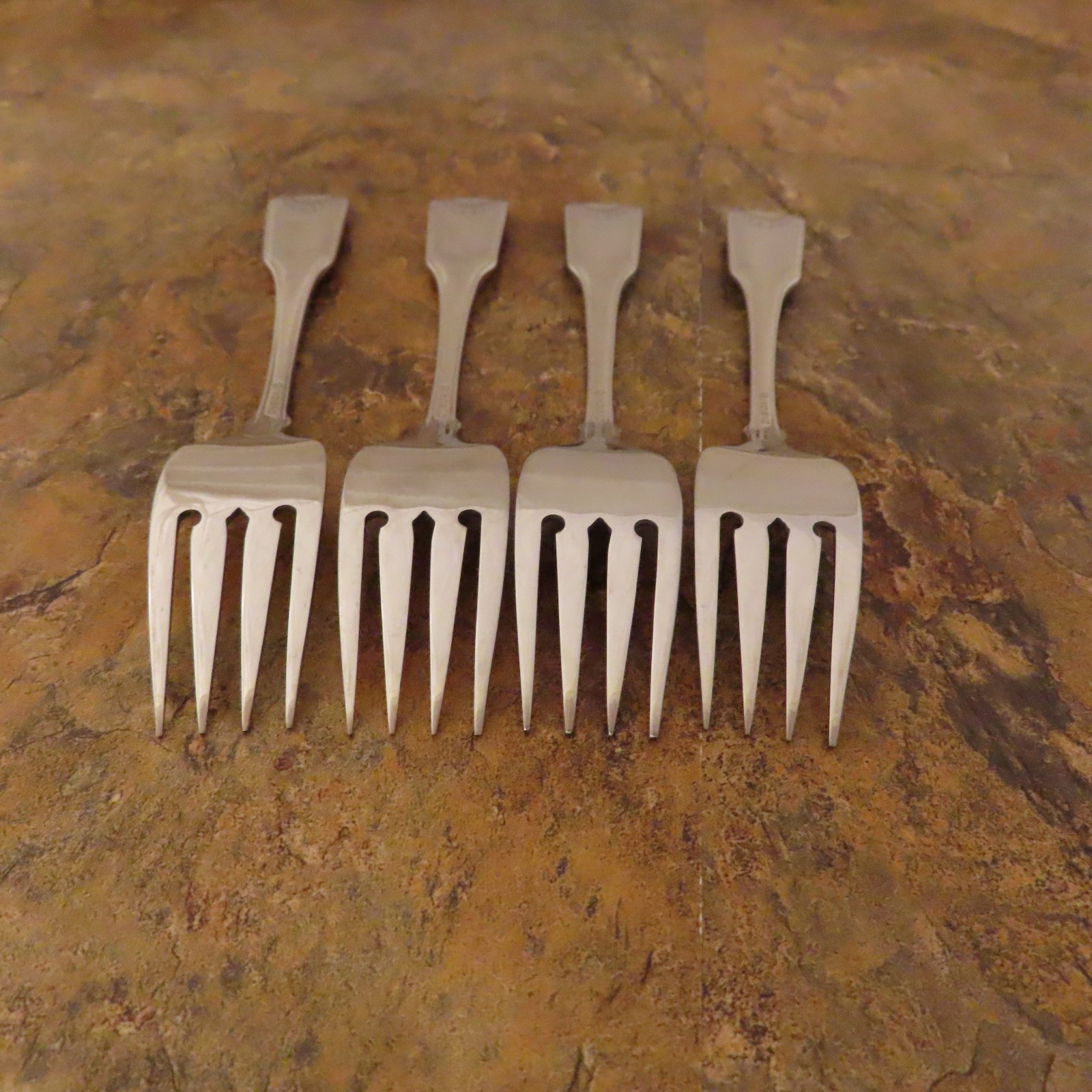 Oneida Classic Shell Set of 4 Salad Forks Cube Stainless Flatware Lot D