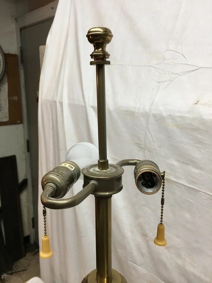 VTG Porcelain White and Blue Floral Table Lamp & Brass 33in Tall 2 Pull Chain - Image 4 of 4