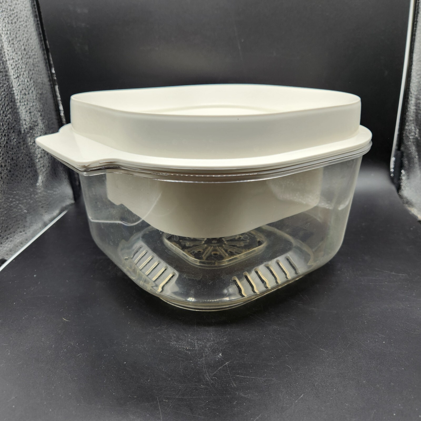 Rubbermaid Microwave Cookware Self Buttering Popcorn Popper USA Vintage