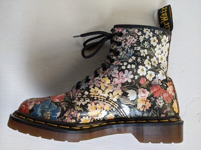 13 DR. MARTENS BLACK FLORAL LEATHER BOOTS SIZE 6UK MADE IN ENGLAND