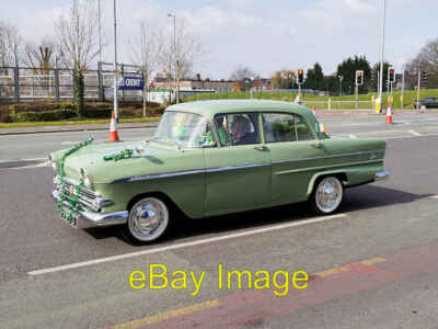 Foto 6x4 Manchester Irish Festival Parade, smaragdgrün Vauxhall Victor c2016