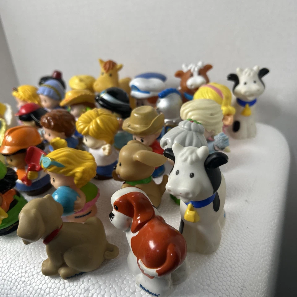 Fisher Price Little People Huge Lot Of 31 Figures And Animals - Image 4 of 4