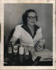 1950 Press Photo Mrs. Swift, Food and Drug Division of the Public Health Dept.