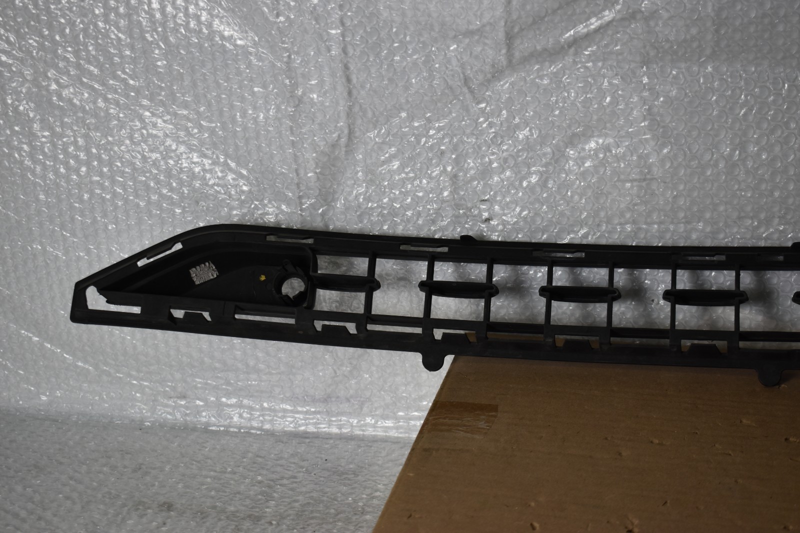 MASERATI LEVANTE FRONT BUMPER LOWER GRILLE COVER TRIM 2017-2021 OEM 670040749