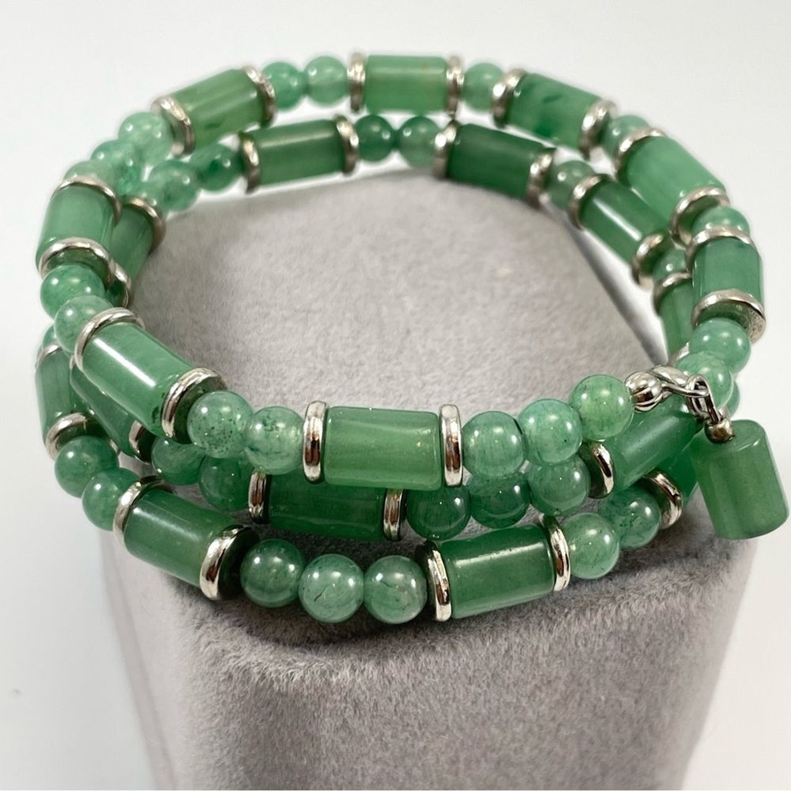 Beautiful Unsigned Silver Tone Memory Wire Aventu… - image 3