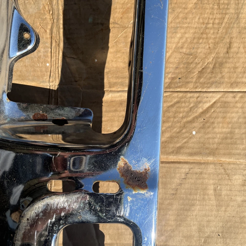 Parachoques trasero Plymouth Satellite 1973 personalizado usado con óxido y arañazos Foto 3 de 4