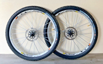 MAVIC CROSS-MAX SL WHEELSET 26 INCH 24 SPOKE 135 MM SPACING SHIMANO TUBELESS