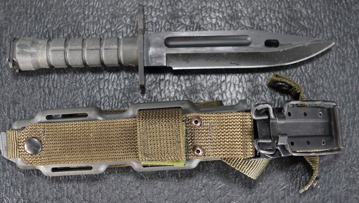 個人装備 BUCK KNIVES M9 BAYONET Buck Knives 188 USA M9 Bayonet w/ original box sheath bianchi