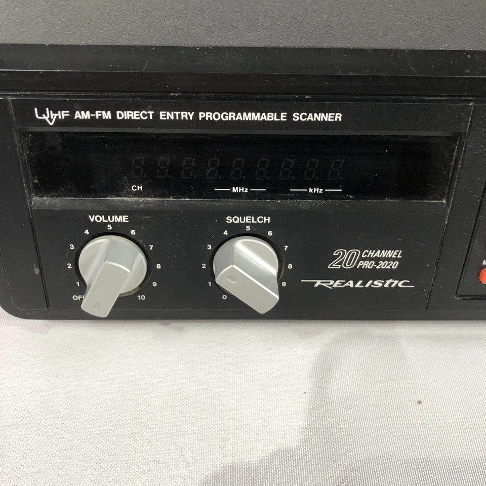 Realistic PRO-2020 20 Channel VHF/UHF AM FM Direct Entry Programmable Scanner - Image 2 of 4