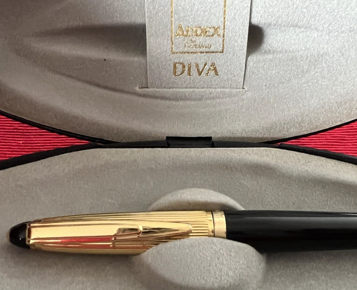 ADDEX Mini Füllfederhalter DIVA Lack Schwarz Iridium Punkt Tinte