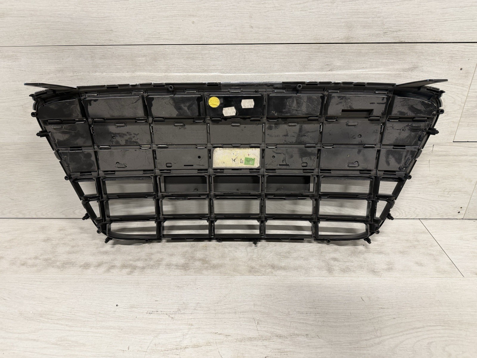 2010-2013 AUDI R8 5.2L V10 GENUINE OEM UPPER GRILLE BLACK 420853651A