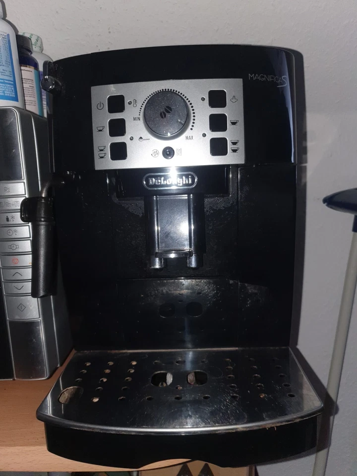 DeLonghi Magnifica S ECAM21117B, Foto 1 von 2