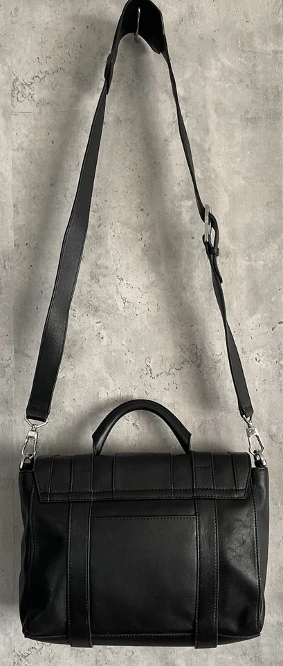 Cartera/bolso bandolera de hombro con hebilla plateada de cuero negro Rachel Zoe Foto 3 de 4