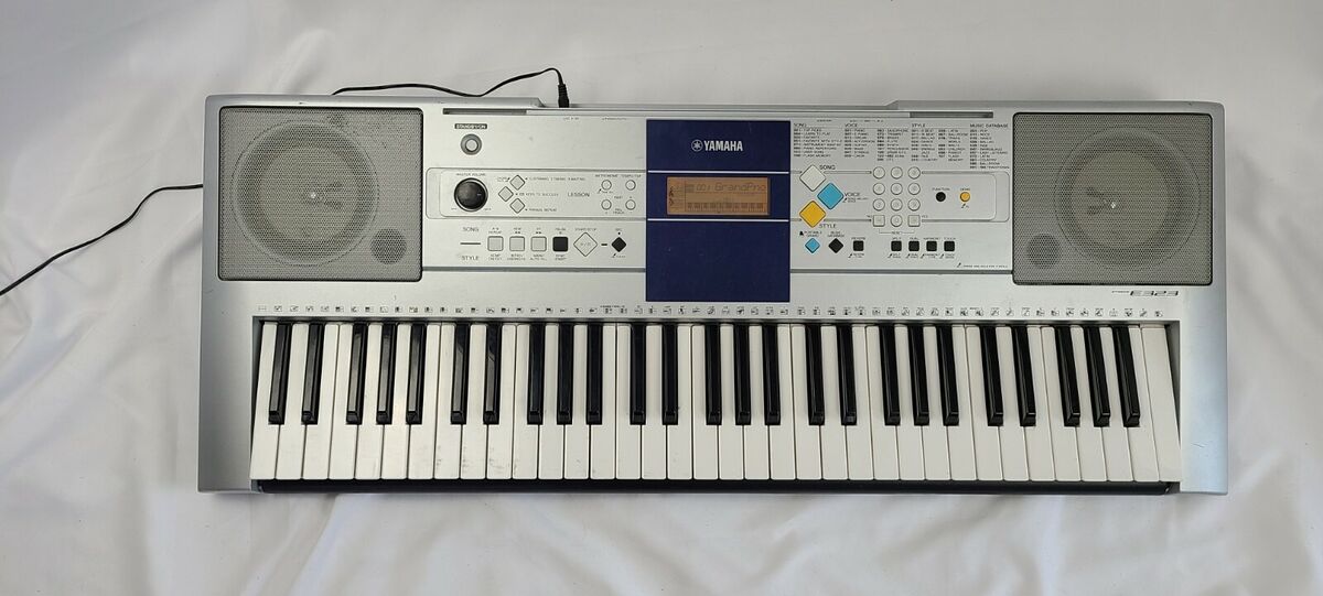 Yamaha PSR-E323 Keyboard, Silver, 61 Keys and adapter 05362 Yamaha PSR-E323 Keyboard, Silver, 61 Keys and adapter 05362