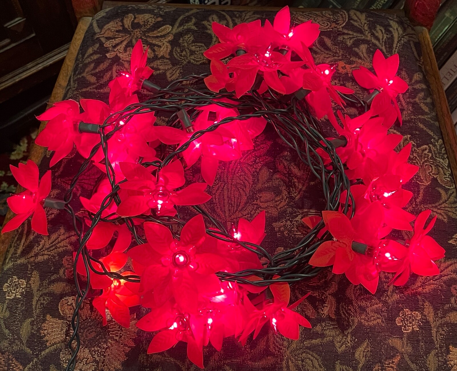 4 X 40 sets of NOMA Vintage Poinsettia String Lights plus 2 LED sets