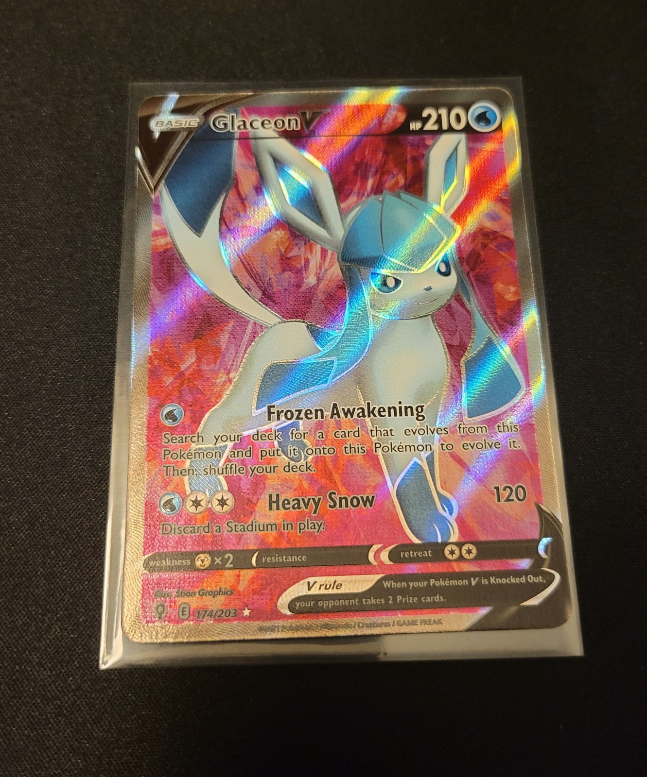 Pokemon Glaceon V 174/203 - Evolving Skies- MINT