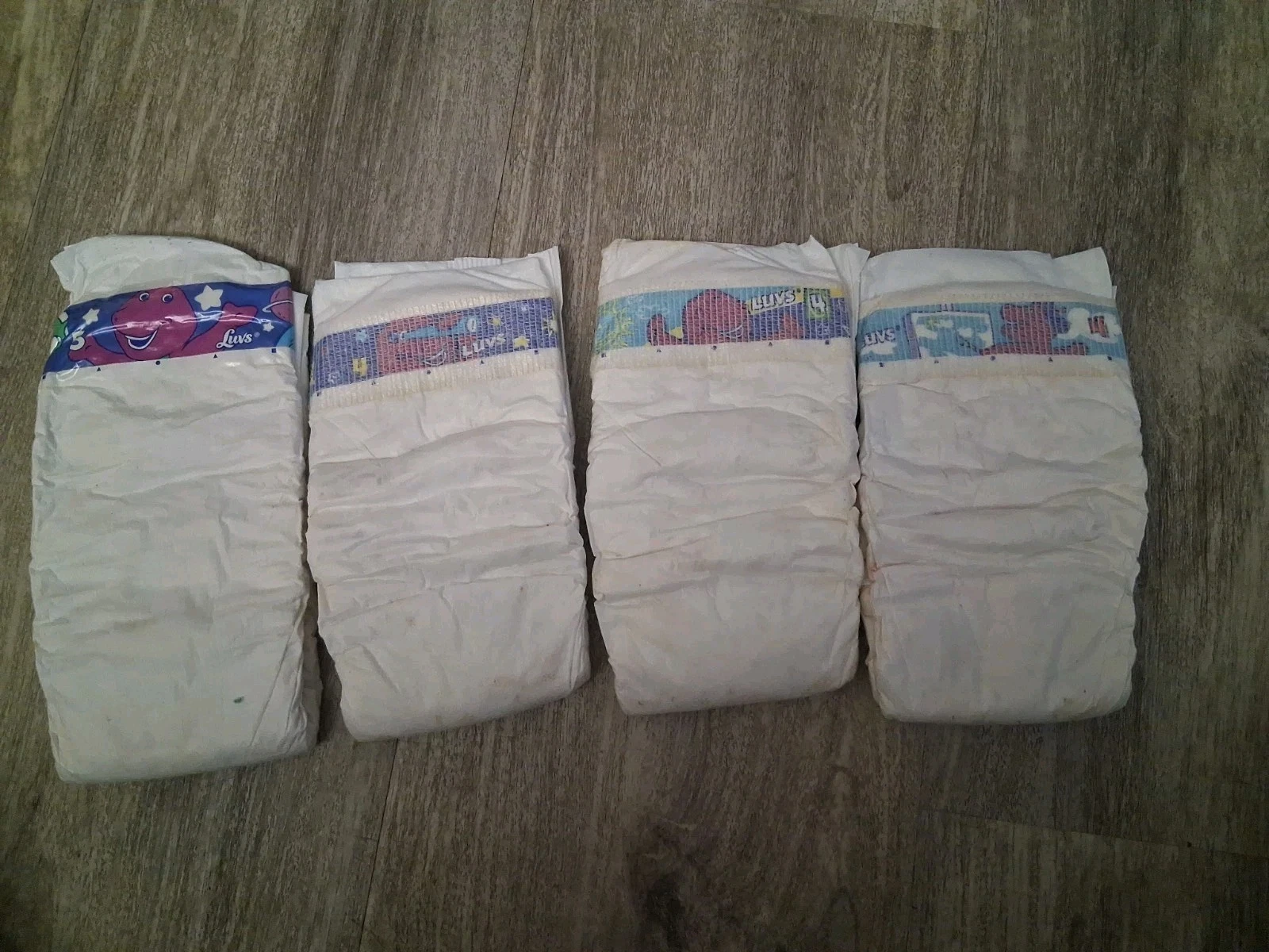 (4) Vintage Luvs Diapers Size 1-5 3-4 BARNEY (See Description!) For Collectors
Opens in a new window