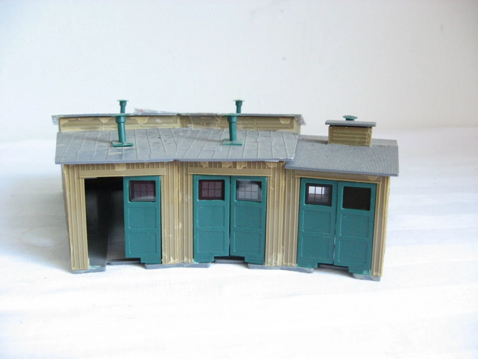 SM228* Faller N Locomotive Shed 3-Stand Built - Image 2 of 4