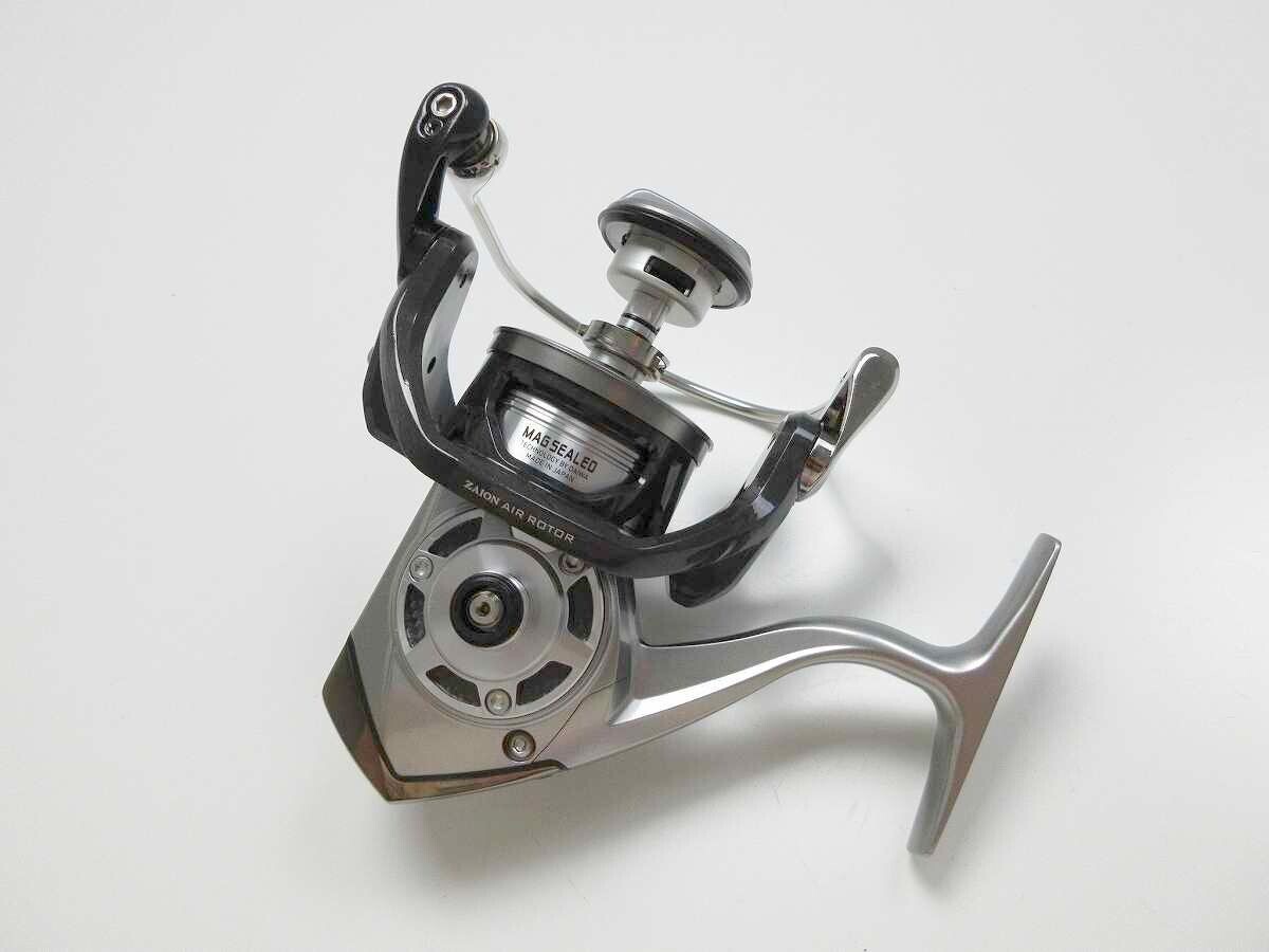 美品 機関良好 ダイワ 10 ソルティガ 4500 DAIWA 中古品】【ランク：C】ダイワ 10ソルティガ 4500【返品不可