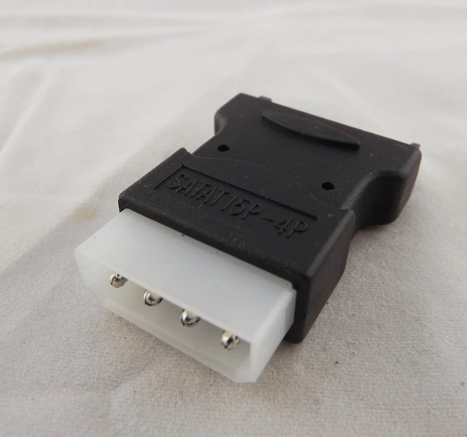 10x 4 Pin Molex PC IDE Male To 15Pin SATA Male Power Adapter Convertor Connector - Image 3 of 4