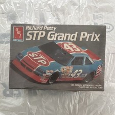 AMT Ertl Richard Petty STP Grand Prix 1:25 Unassembled Model Kit NASCAR Pontiac