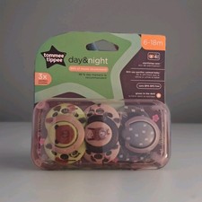 3pk Tommee Tippee Day/Night Pacifiers 6-18m Glow in the Dark w/case, bpa free