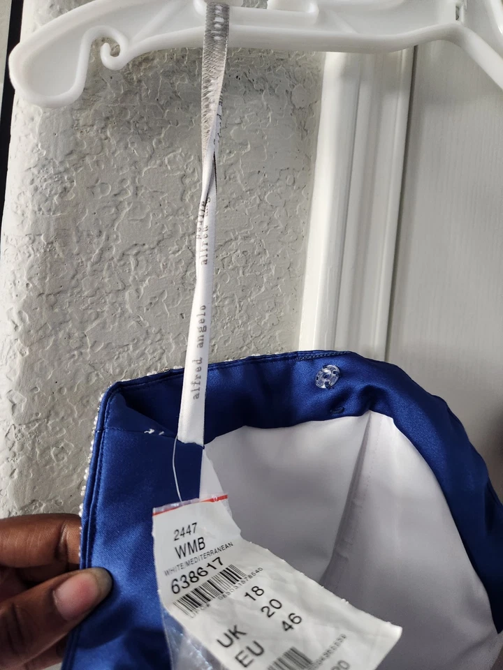 Vestido de novia alfred angelo: blanco marfil con tren azul real y detalles Foto 4 de 4