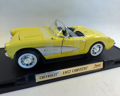 Chevrolet Corvette 1957, gelb, ''YAT MING'' 1:18