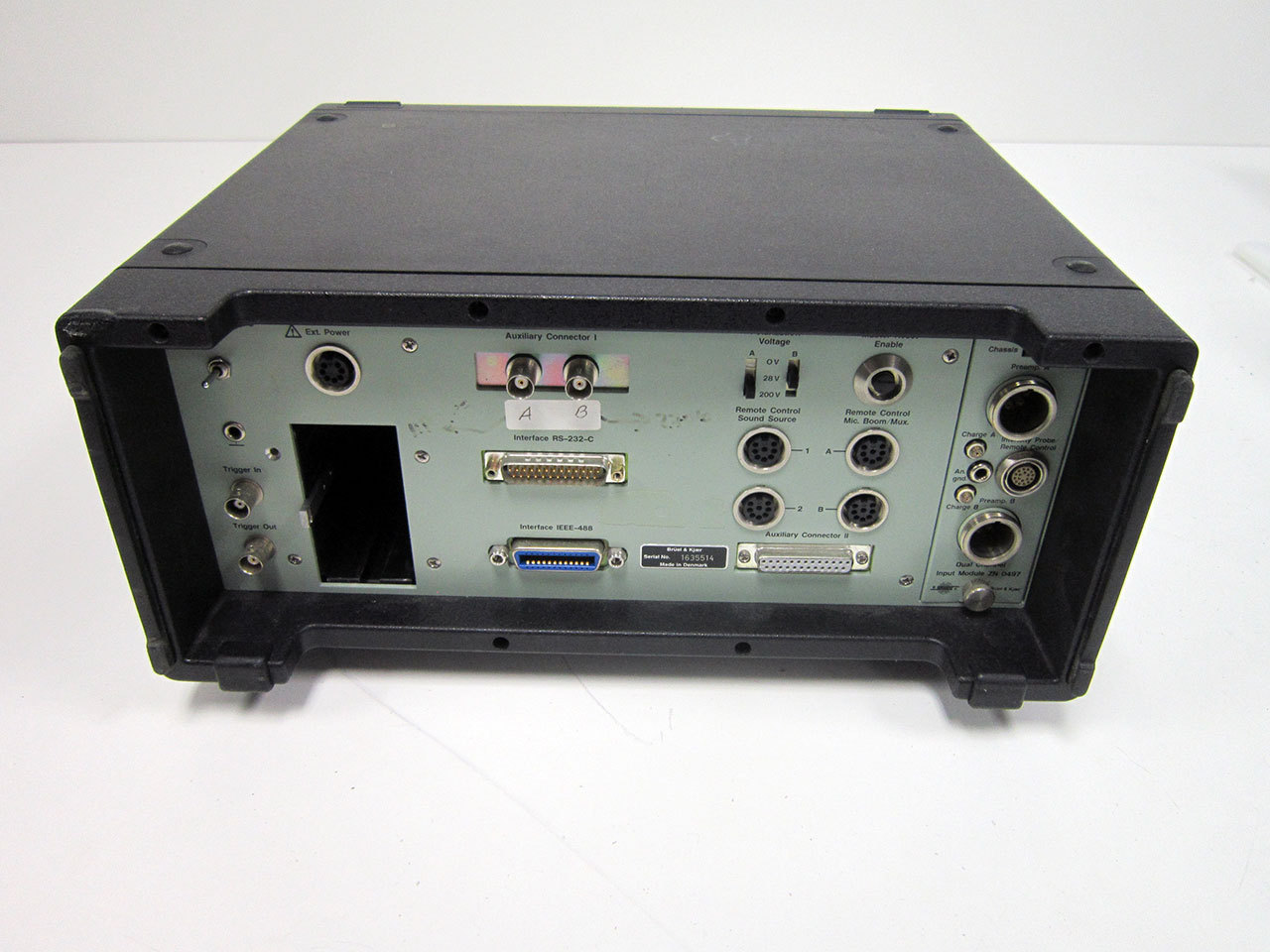 BRUEL & KJAER 2148 DUAL CHANNEL PORTABLE SIGNAL ANALYZER B&K