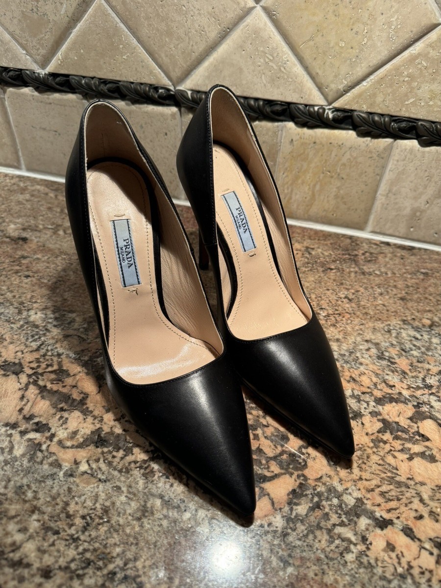 靴 PRADA Leather Heels 36 1/2 Prada Black Heels - size 36 1/2 ○ Labellov ○ Buy and Sell