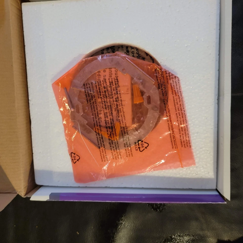 Juno Slimform Led 7 pulgadas Downlight de montaje en superficie de 13 vatios 4000 k 4000 k 1000 lúmenes Foto 3 de 4