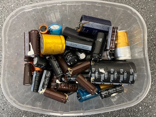 Lot of Vintage & New Capacitors Assortment - 10000uF 85V, 4700uF 35V, Various - Afbeelding 3 van 12