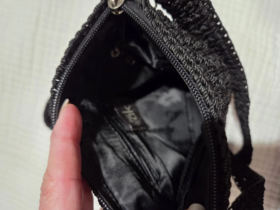 Bandolera The Sak negra de ganchillo Foto 3 de 4