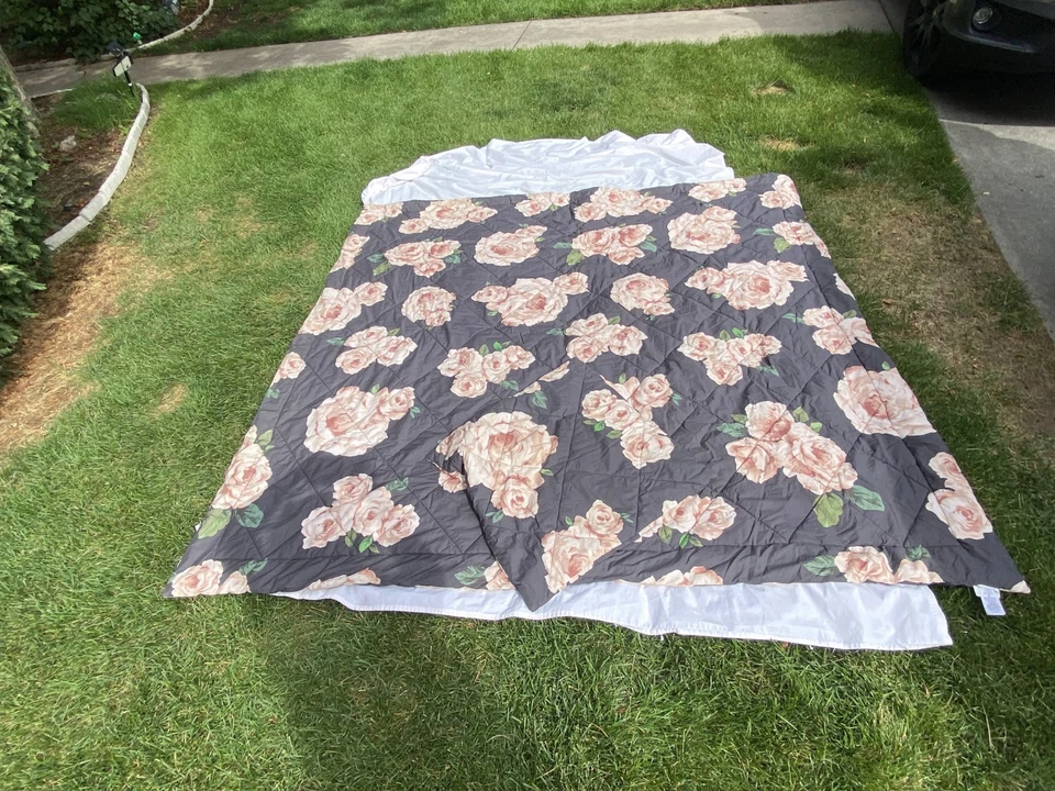 Pottery Barn Teen Emily & Meritt Bed Roses Full/queen Comforter Sham Set AS-IS - Image 2 of 4