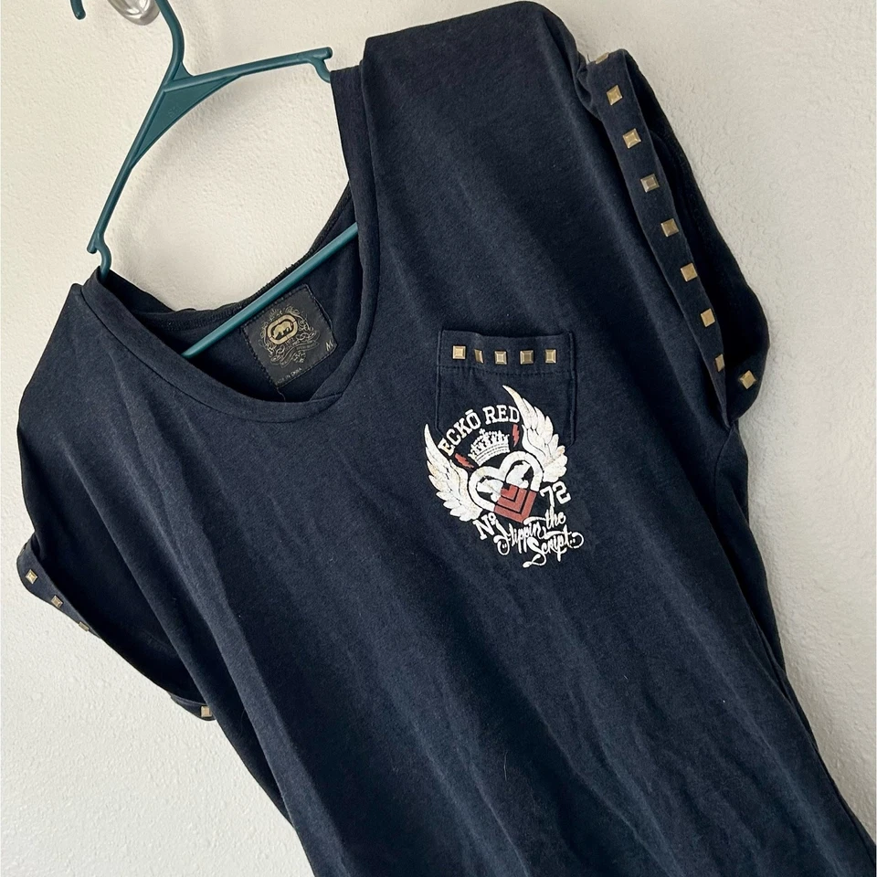 Camiseta Vintage Ecko Rojo Gráfico Cuello en V Y2K Adorno en Mangas Mediana  Foto 4 de 4