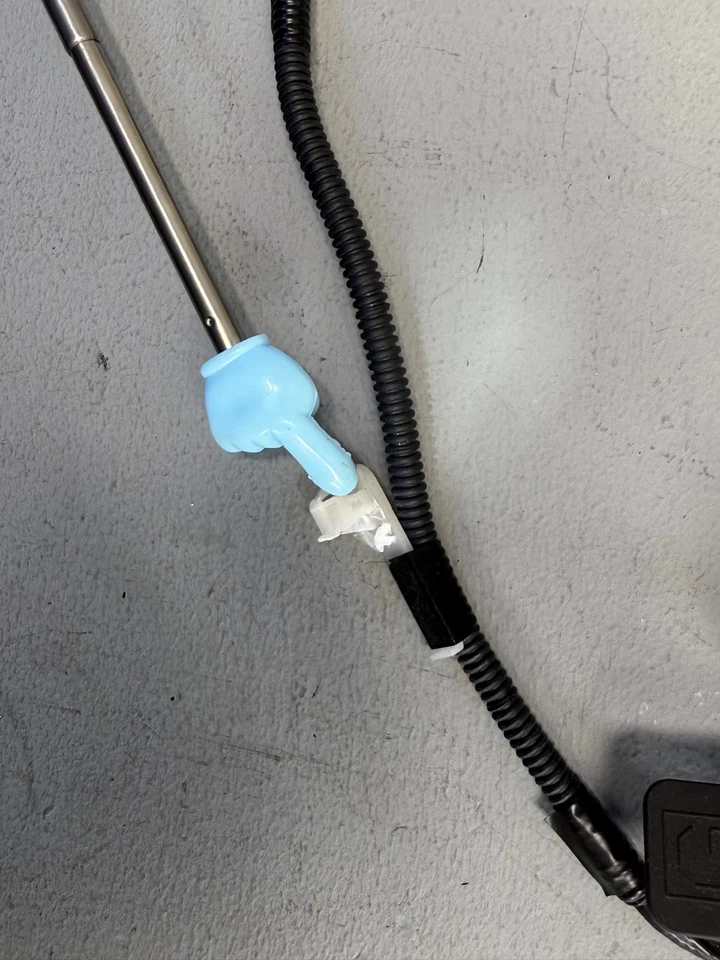 REAR RIGHT PASSENGER SIDE SEATBELT SEAT BELT BUCKLE 2018 TOYOTA CAMRY OEM - Image 2 of 4