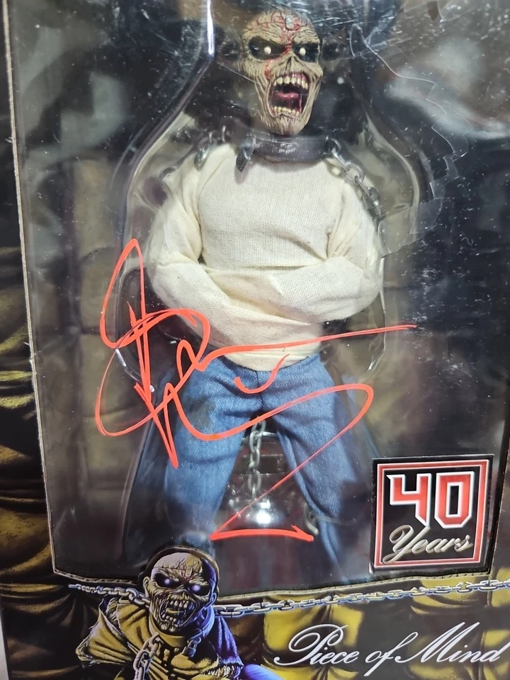 Figura NECA de Iron Maiden firmada por Bruce Dickinson años 40 con certificado de autenticidad Foto 2 de 4