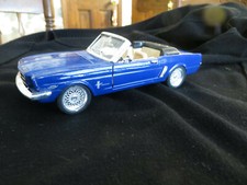 1964 FORD MUSTANG DIE CAST BLUE COLOR CONVERTIBLE SCALE 1/24