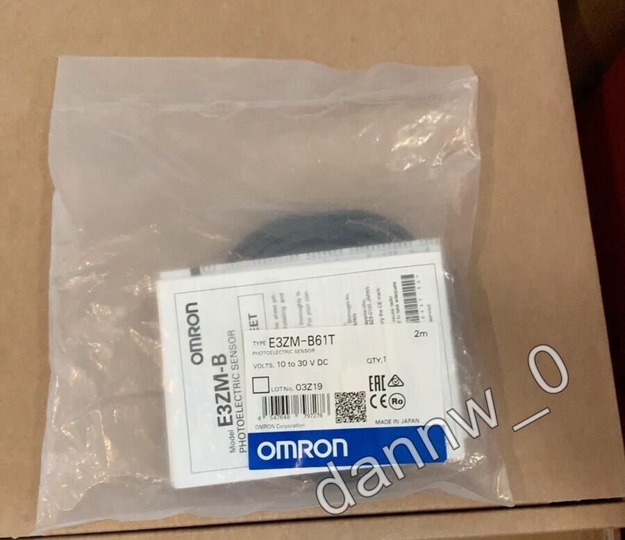 New In Box   E3ZM-B61T Photoelectric Sensor #A6-37