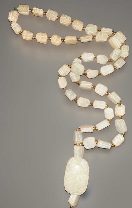 VINTAGE DECO UNIQUE GENUINE SANDSTONES SCARAB BIG STONES PENDANT NECKLACE LONG C