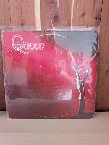 Queen – [Red Gradient Cover LP] | VG+ Rock Majesty | 1970s/80s Elektra