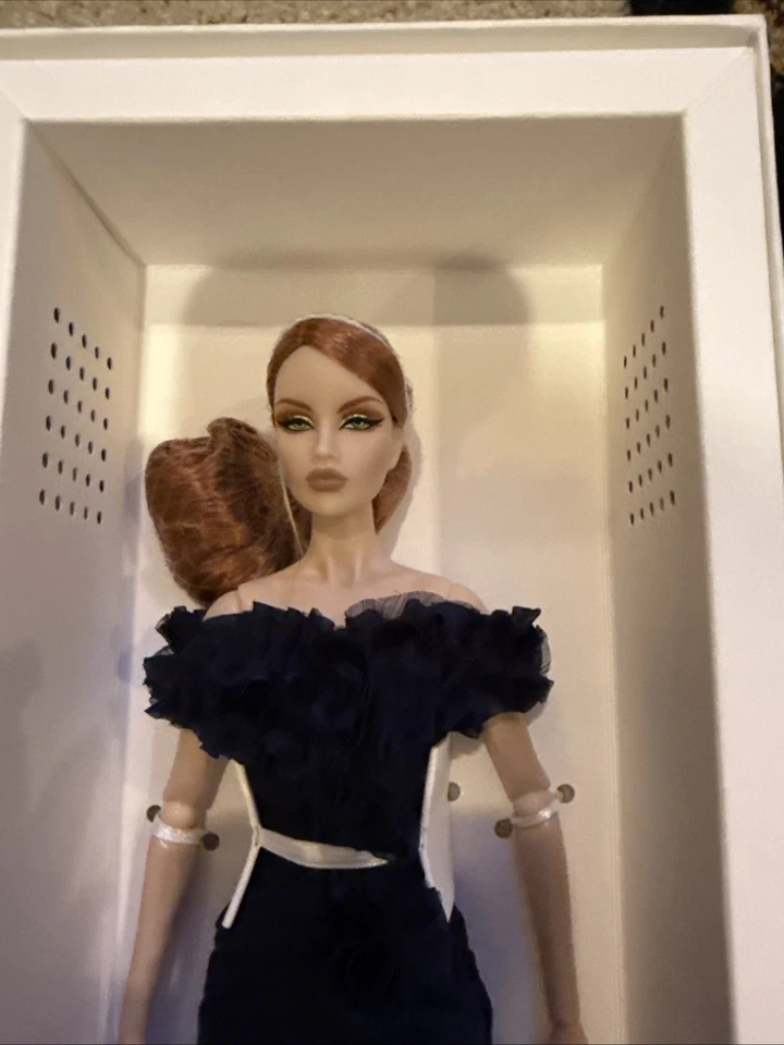 JASON WU COLLECTION WINTER 2021 AYMELINE DRESSED DOLL INTEGRITY TOYS STAY TUNED - Image 3 of 4