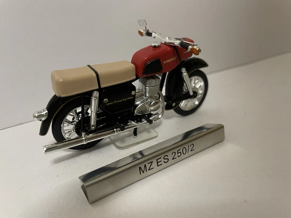 Atlas Verlag 1971 MZ ES 250/2 Motorrad DDR Motorräder 1/24 in Plastikverpackung - Bild 4 von 4