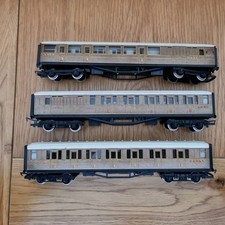 Hornby 1x R435 L.N.E.R. Composite Coach, 2x R436 L.N.E.R. Brake Composite Coach
