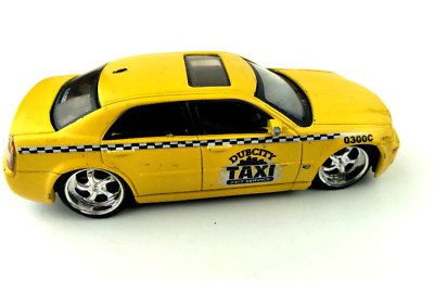 JADA TOYS DUB CITY KUSTOMS DIECAST CHRYSLER 300C HEMI TAXI CAB 1