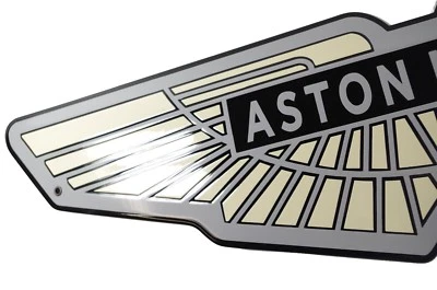 Plaque emaillée ASTON MARTIN 21x80cm -NEUF- garantie 10 ans COLLECTION insigne