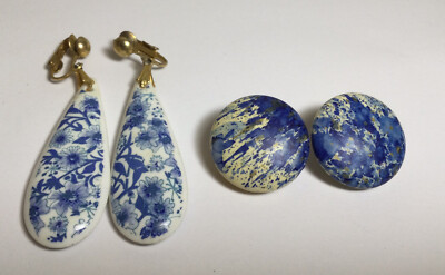 PRETTY RETRO MIXED 2 PAIR LOT OF BLUE & WHITE CIP-ON EARRINGS DANGLES & ROUND 