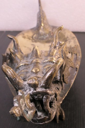 ANTICO VASSOIO DA PORTATA SCULTOREO ASIATICO CINESE OTTONE PIEDI DRAGO CENTROTAVOLA - Foto 3 di 15