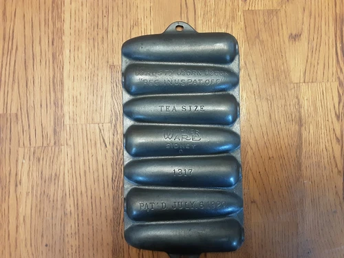 BEAUTIFUL MINT Wagner Ware Krusty Korn Kobe Cast Iron Tea Size Corn stick #1317