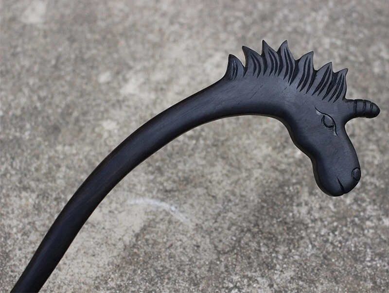 Pin de pelo tallado en madera de ébano palo unicornio caballo updo moño estilo boho conjunto Foto 2 de 2